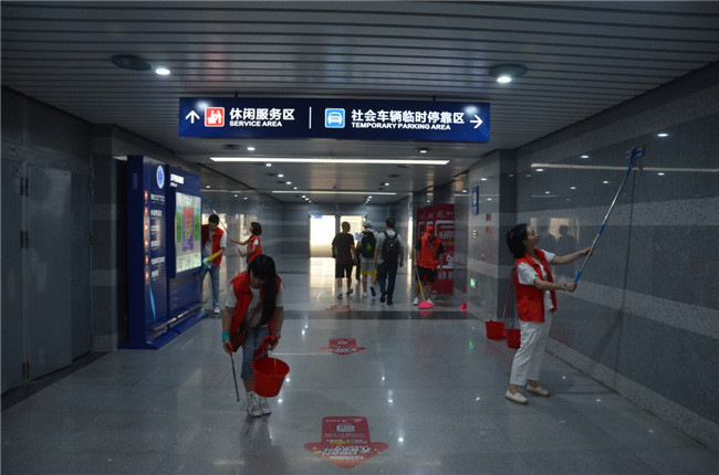 城投集團開展“創衛迎暗訪、全城大掃除”主題志愿活動