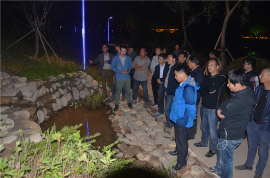 搶抓晴好天氣,24小時不間斷作業